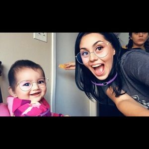 Meet your Posher, Eva